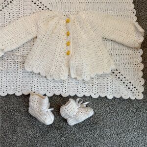 Handmade Crochet baby hat, booties and blanket